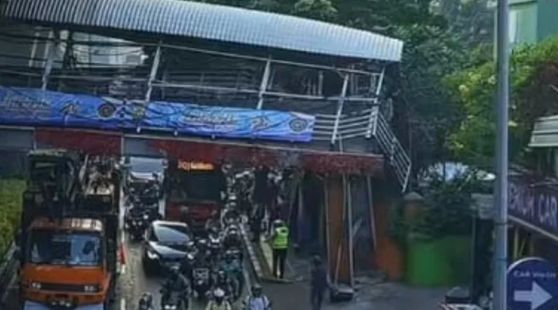 Sopir Truk Akui Fokus Lihat Maps Saat Tabrak JPO Tendean